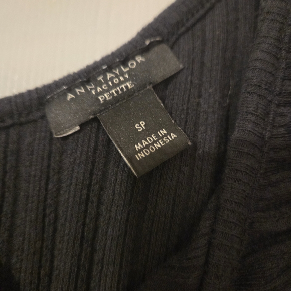 Ann Taylor Elegant Black Sleeveless Blouse - Picture 2 of 3